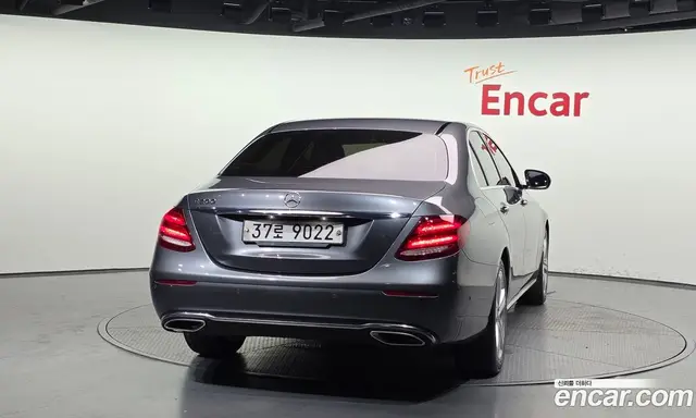 Mercedes-Benz E-Class 2017 2.0 автомат (гидро), миниатюра 4 Mercedes-Benz E-Class 2017 2.0 автомат (гидро), миниатюра 4