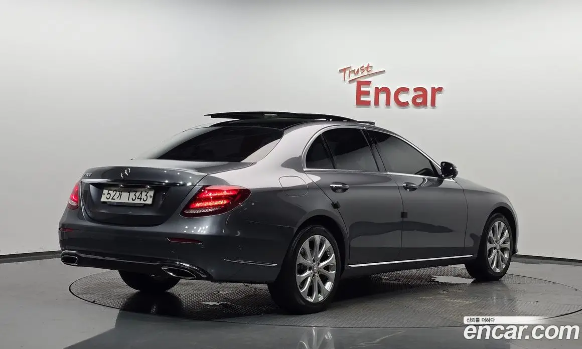 Mercedes-Benz E-Class 2017 2.0 автомат (гидро), фото 1 Mercedes-Benz E-Class 2017 2.0 автомат (гидро), фото 1