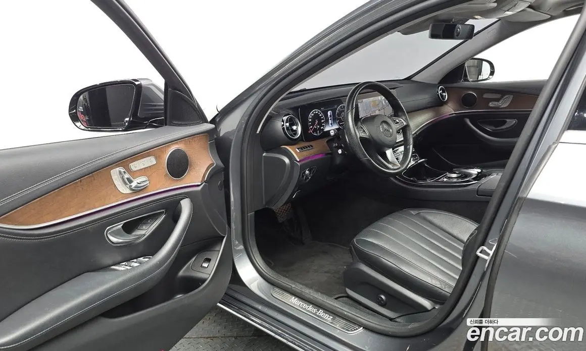 Mercedes-Benz E-Class 2017 2.0 автомат (гидро), фото 12 Mercedes-Benz E-Class 2017 2.0 автомат (гидро), фото 12