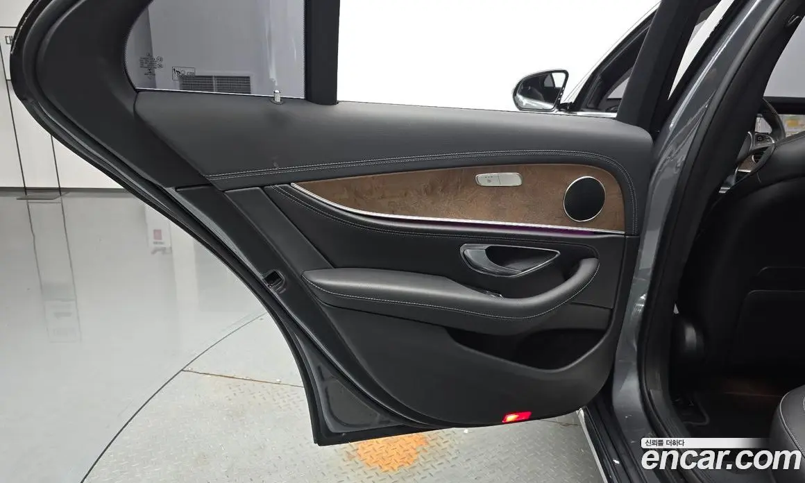 Mercedes-Benz E-Class 2017 2.0 автомат (гидро), фото 14 Mercedes-Benz E-Class 2017 2.0 автомат (гидро), фото 14