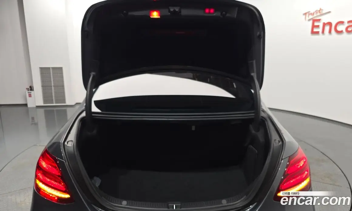 Mercedes-Benz E-Class 2017 2.0 автомат (гидро), фото 32 Mercedes-Benz E-Class 2017 2.0 автомат (гидро), фото 32
