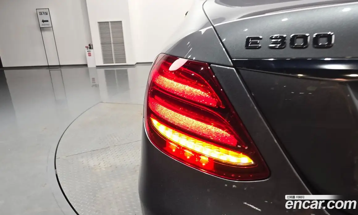 Mercedes-Benz E-Class 2017 2.0 автомат (гидро), фото 8 Mercedes-Benz E-Class 2017 2.0 автомат (гидро), фото 8