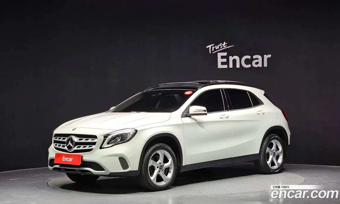 Mercedes-Benz GLA-Class 2017 2.0 автомат (гидро), фото 1 Mercedes-Benz GLA-Class 2017 2.0 автомат (гидро), фото 1