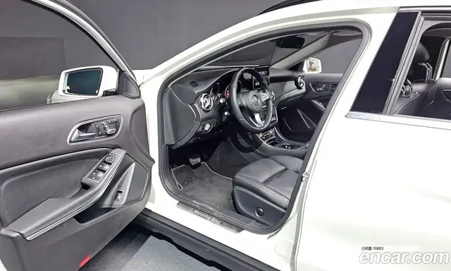 Mercedes-Benz GLA-Class 2017 2.0 автомат (гидро), миниатюра 10 Mercedes-Benz GLA-Class 2017 2.0 автомат (гидро), миниатюра 10