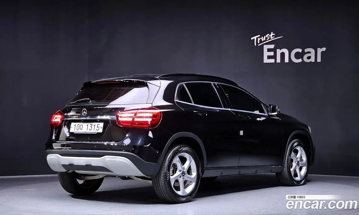 Mercedes-Benz GLA-Class 2017 2.0 автомат (гидро), фото 2 Mercedes-Benz GLA-Class 2017 2.0 автомат (гидро), фото 2