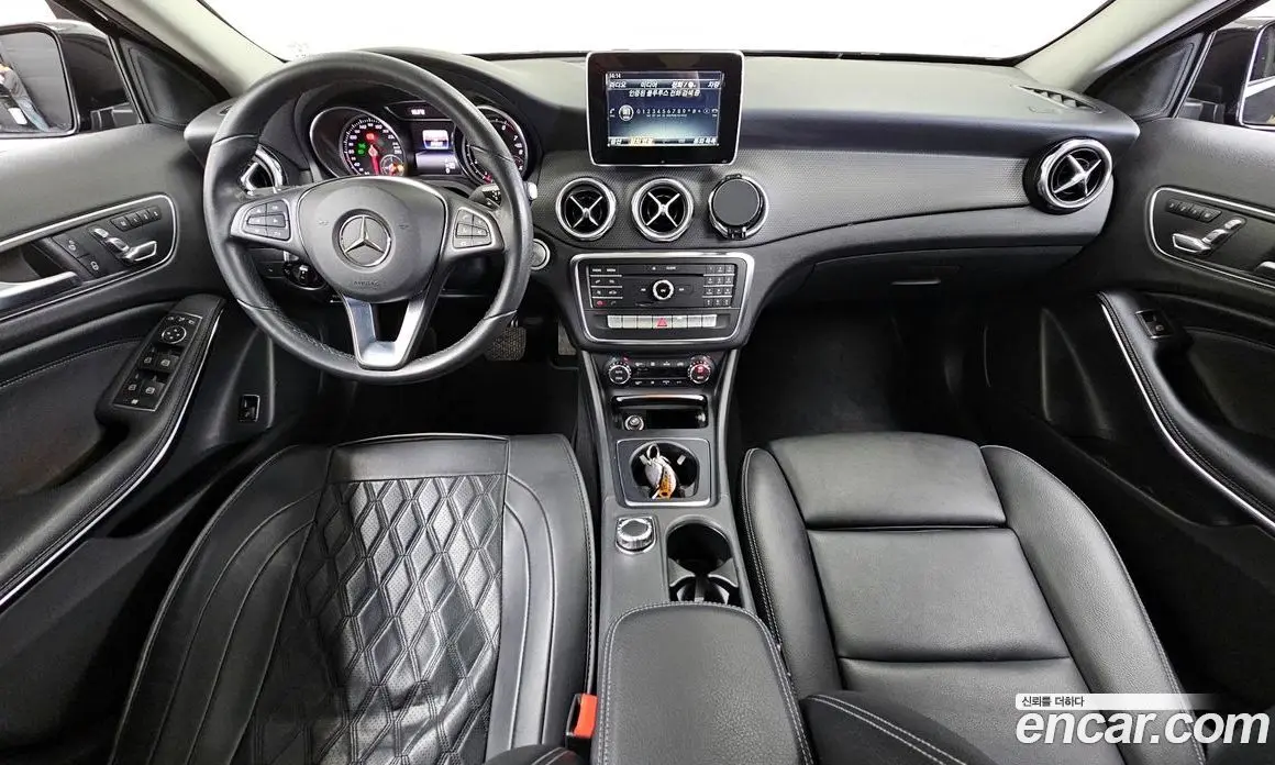 Mercedes-Benz GLA-Class 2017 2.0 автомат (гидро), фото 7 Mercedes-Benz GLA-Class 2017 2.0 автомат (гидро), фото 7