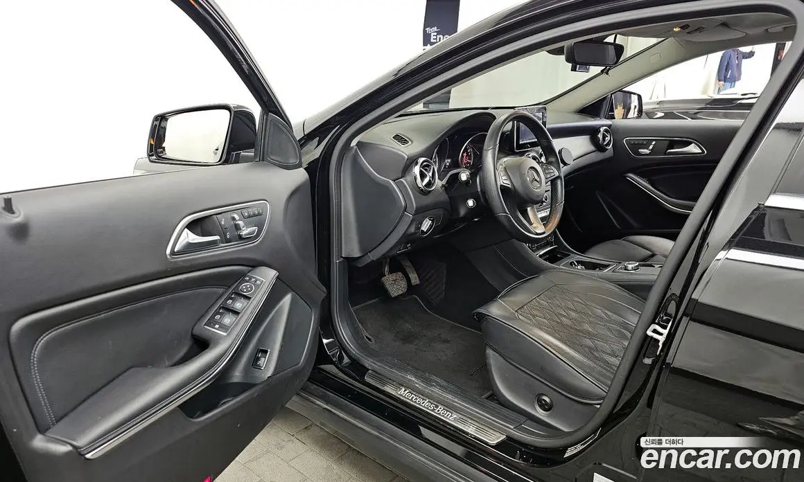 Mercedes-Benz GLA-Class 2017 2.0 автомат (гидро), фото 10 Mercedes-Benz GLA-Class 2017 2.0 автомат (гидро), фото 10
