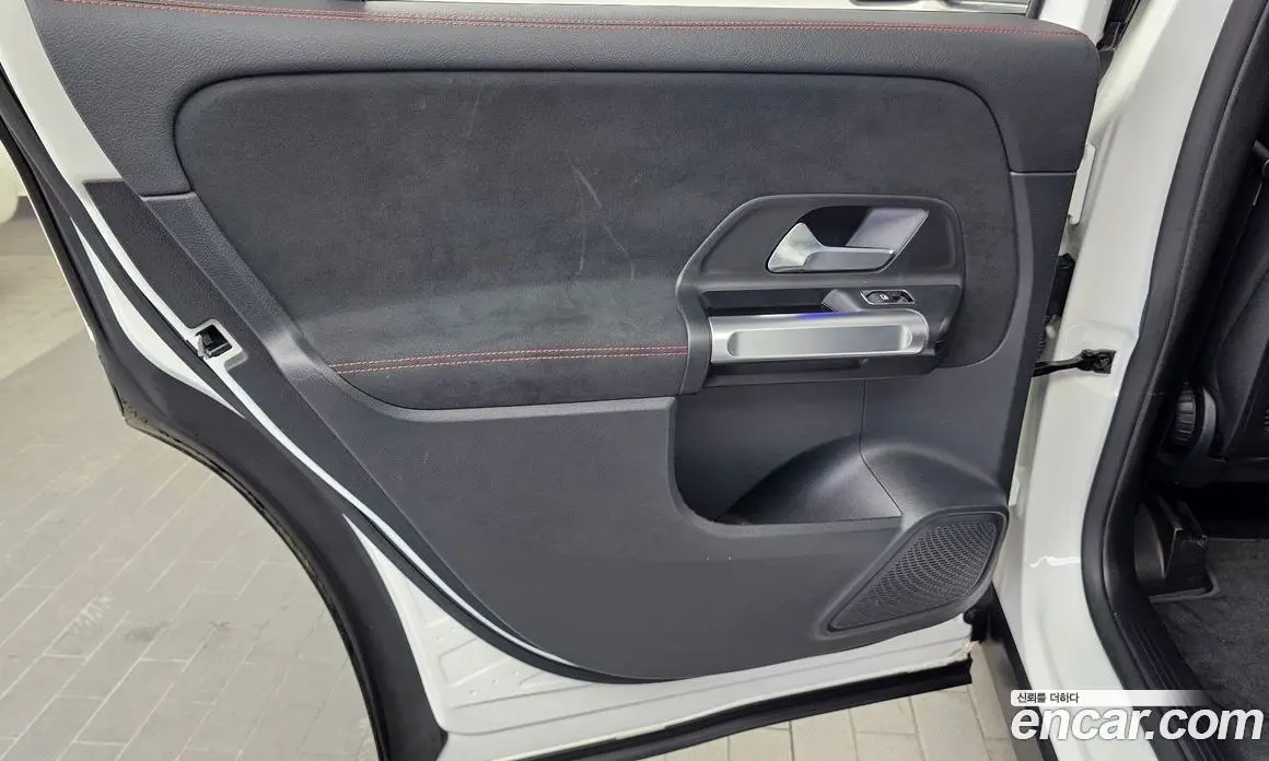 Mercedes-Benz GLB-Class 2022 2.0 автомат (гидро), фото 15