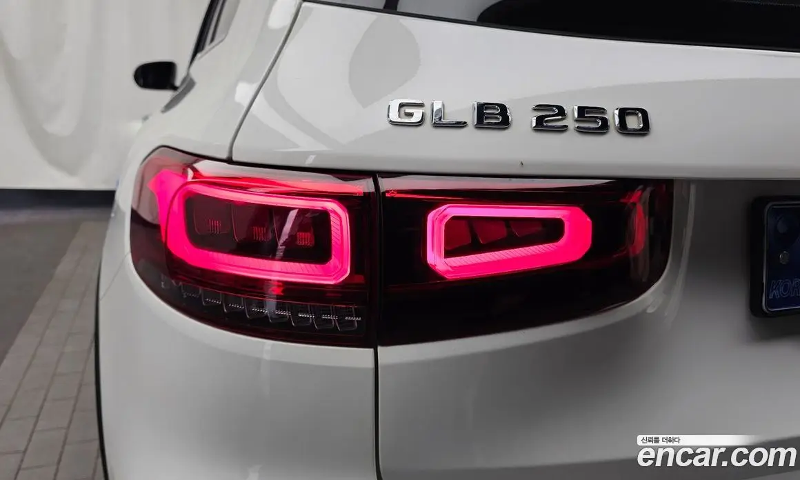 Mercedes-Benz GLB-Class 2022 2.0 автомат (гидро), фото 9
