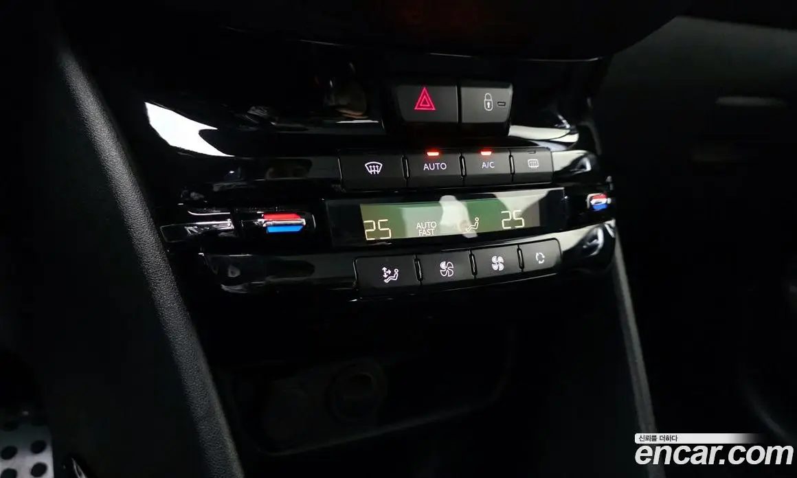 Peugeot 2008 2016 1.6 автомат (гидро), фото 14 Peugeot 2008 2016 1.6 автомат (гидро), фото 14