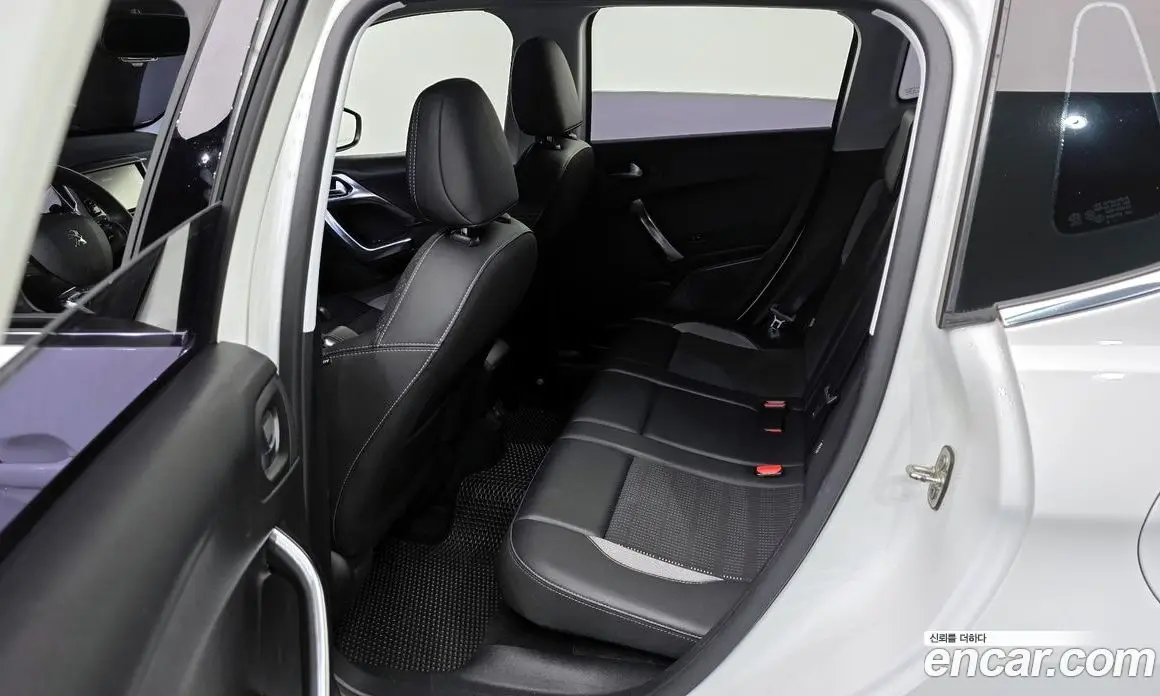 Peugeot 2008 2016 1.6 автомат (гидро), фото 20 Peugeot 2008 2016 1.6 автомат (гидро), фото 20