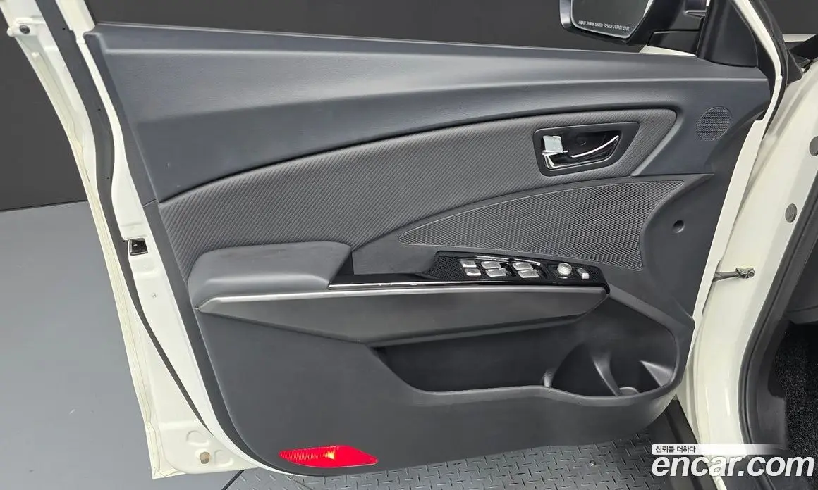 SsangYong TIBOLI 2018 1.6 автомат (гидро), фото 14 SsangYong TIBOLI 2018 1.6 автомат (гидро), фото 14