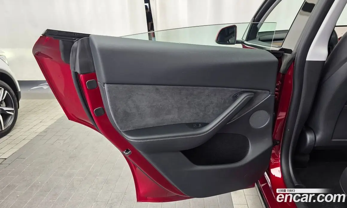 Tesla Model Y 2024 0.2 автомат (гидро), фото 15 Tesla Model Y 2024 0.2 автомат (гидро), фото 15