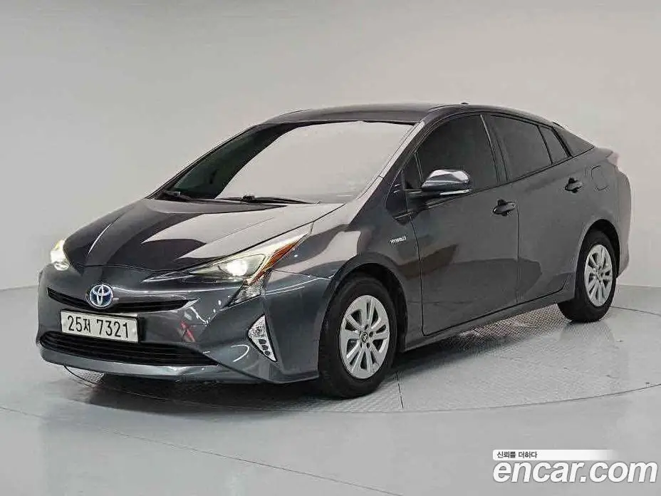 Toyota Prius 2017 1.8 автомат (гидро), фото 1 Toyota Prius 2017 1.8 автомат (гидро), фото 1