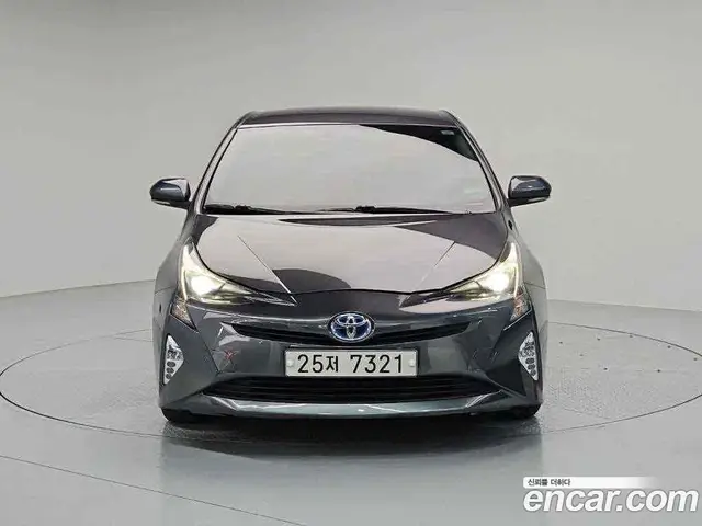 Toyota Prius 2017 1.8 автомат (гидро), миниатюра 2 Toyota Prius 2017 1.8 автомат (гидро), миниатюра 2