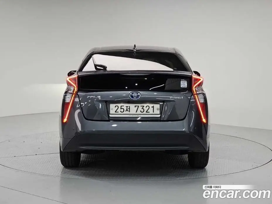 Toyota Prius 2017 1.8 автомат (гидро), фото 3 Toyota Prius 2017 1.8 автомат (гидро), фото 3