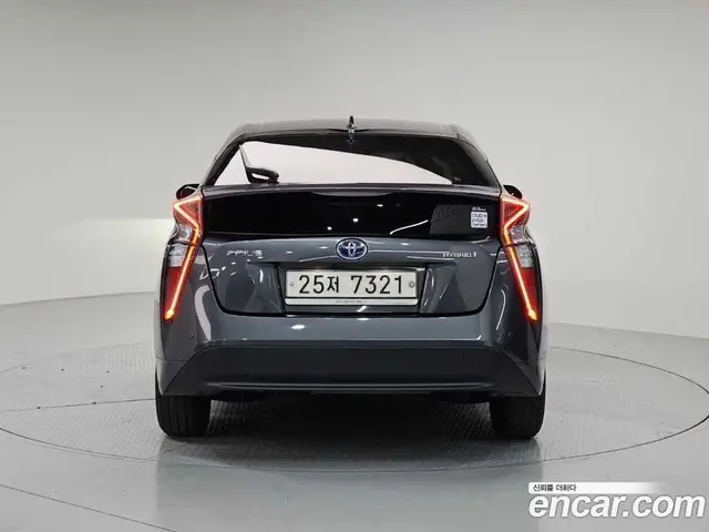 Toyota Prius 2017 1.8 автомат (гидро), миниатюра 3 Toyota Prius 2017 1.8 автомат (гидро), миниатюра 3