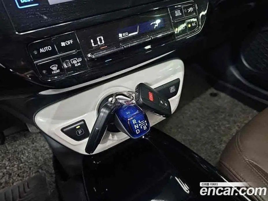 Toyota Prius 2017 1.8 автомат (гидро), фото 8 Toyota Prius 2017 1.8 автомат (гидро), фото 8
