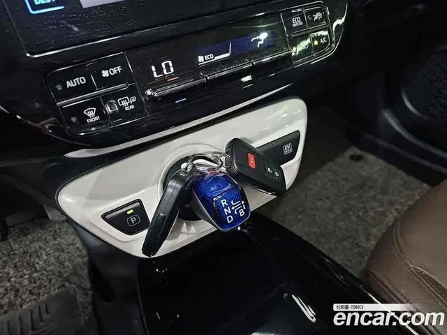 Toyota Prius 2017 1.8 автомат (гидро), миниатюра 8 Toyota Prius 2017 1.8 автомат (гидро), миниатюра 8