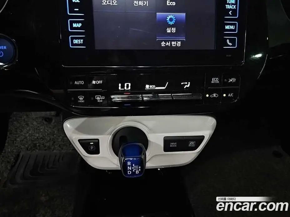 Toyota Prius 2017 1.8 автомат (гидро), фото 9 Toyota Prius 2017 1.8 автомат (гидро), фото 9