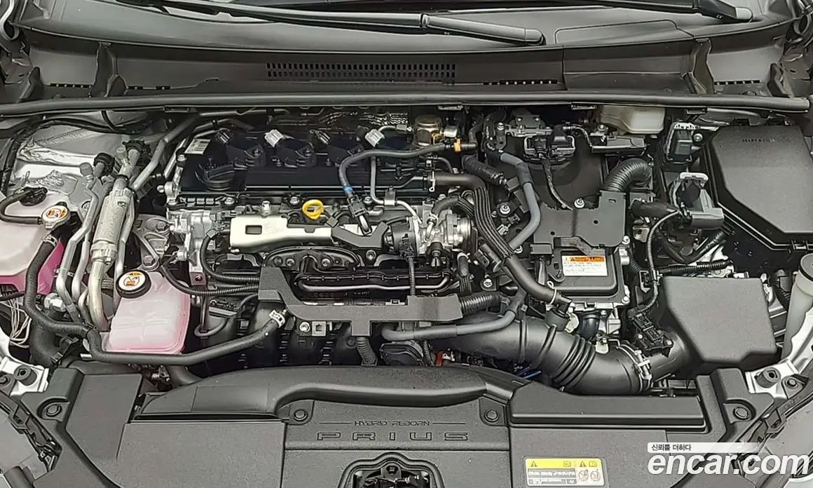 Toyota Prius 2024 2.0 автомат (гидро), фото 6 Toyota Prius 2024 2.0 автомат (гидро), фото 6