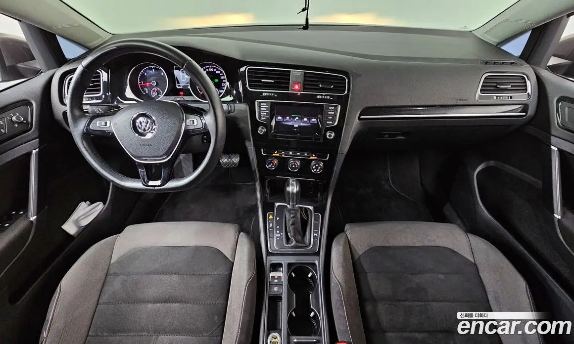 Volkswagen Golf 2015 1.6 автомат (гидро), фото 7 Volkswagen Golf 2015 1.6 автомат (гидро), фото 7