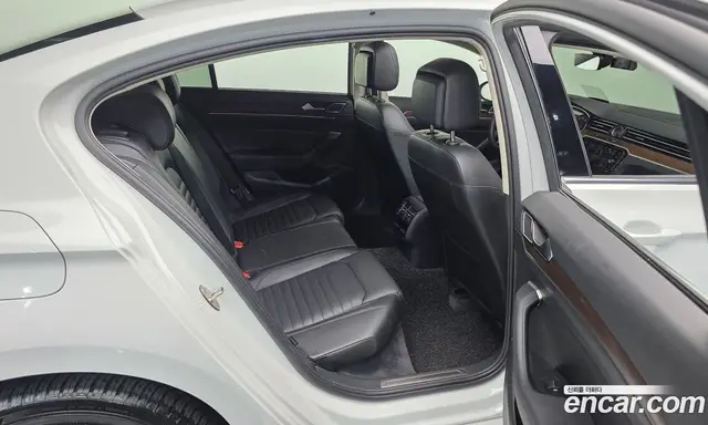 Volkswagen Passat 2018 2.0 автомат (гидро), миниатюра 12