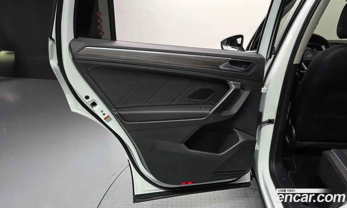 Volkswagen Tiguan 2023 2.0 автомат (гидро), фото 15 Volkswagen Tiguan 2023 2.0 автомат (гидро), фото 15