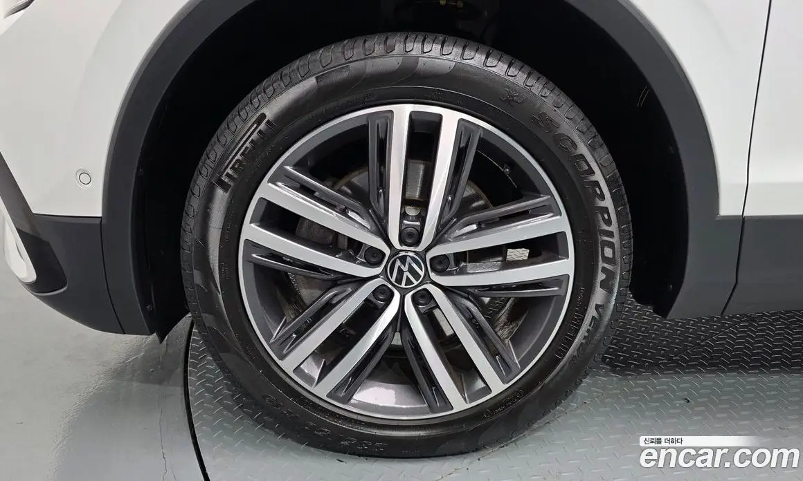 Volkswagen Tiguan 2023 2.0 автомат (гидро), фото 5 Volkswagen Tiguan 2023 2.0 автомат (гидро), фото 5