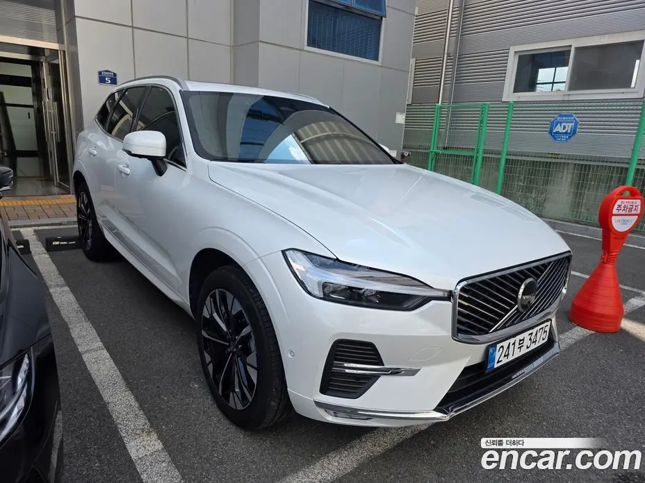 Volvo XC60 2025 2.0 автомат (гидро), фото 1 Volvo XC60 2025 2.0 автомат (гидро), фото 1