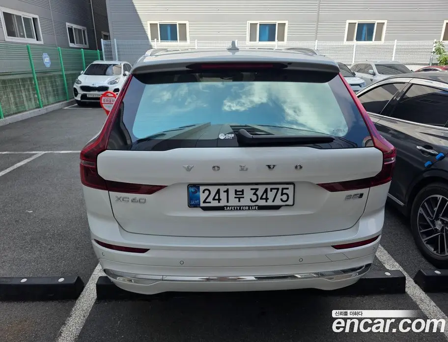 Volvo XC60 2025 2.0 автомат (гидро), фото 4 Volvo XC60 2025 2.0 автомат (гидро), фото 4