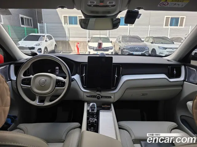 Volvo XC60 2025 2.0 автомат (гидро), миниатюра 6 Volvo XC60 2025 2.0 автомат (гидро), миниатюра 6