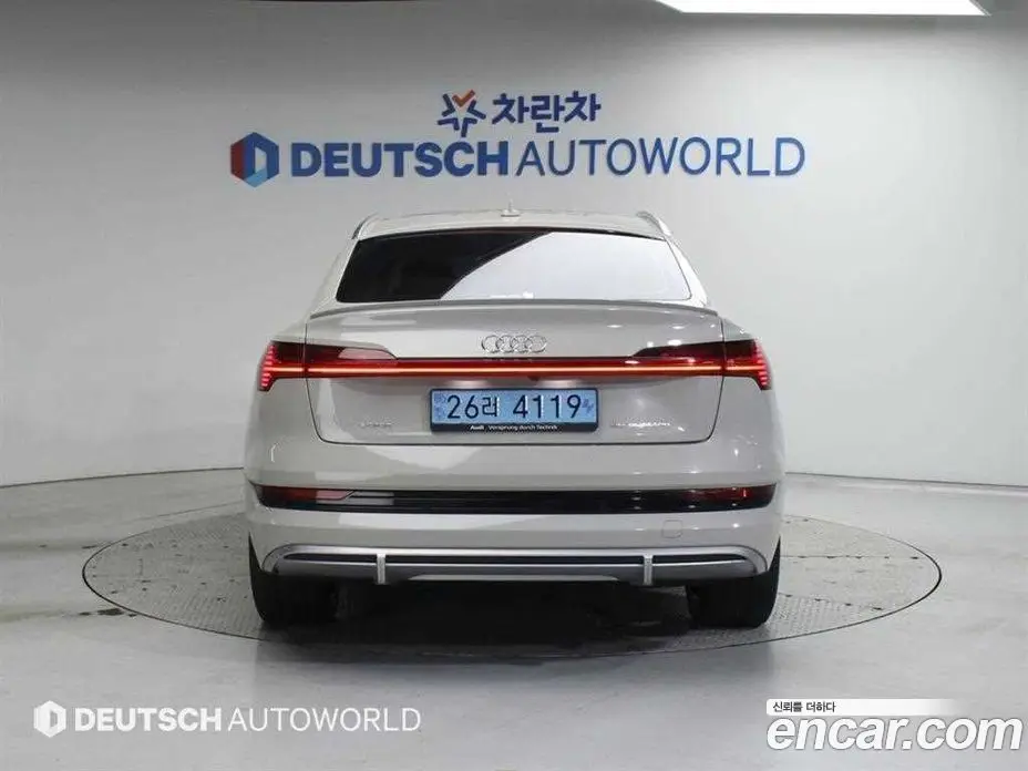 Audi e-tron 2021 0.2 автомат (гидро), фото 4 Audi e-tron 2021 0.2 автомат (гидро), фото 4
