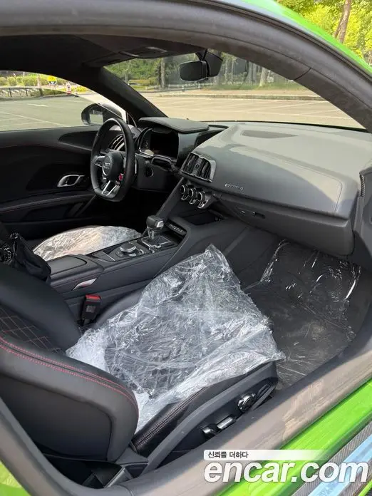 Audi R8 2021 5.2 автомат (гидро), фото 12 Audi R8 2021 5.2 автомат (гидро), фото 12