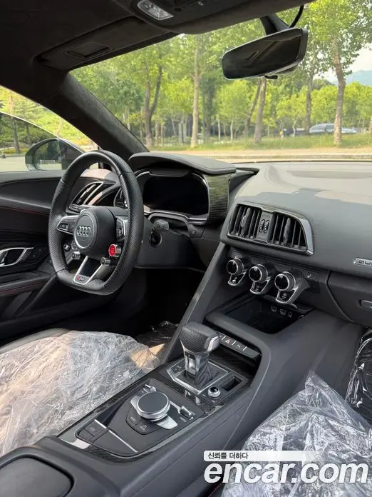 Audi R8 2021 5.2 автомат (гидро), фото 13 Audi R8 2021 5.2 автомат (гидро), фото 13