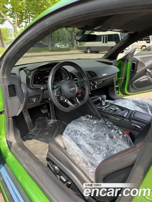 Audi R8 2021 5.2 автомат (гидро), фото 17 Audi R8 2021 5.2 автомат (гидро), фото 17