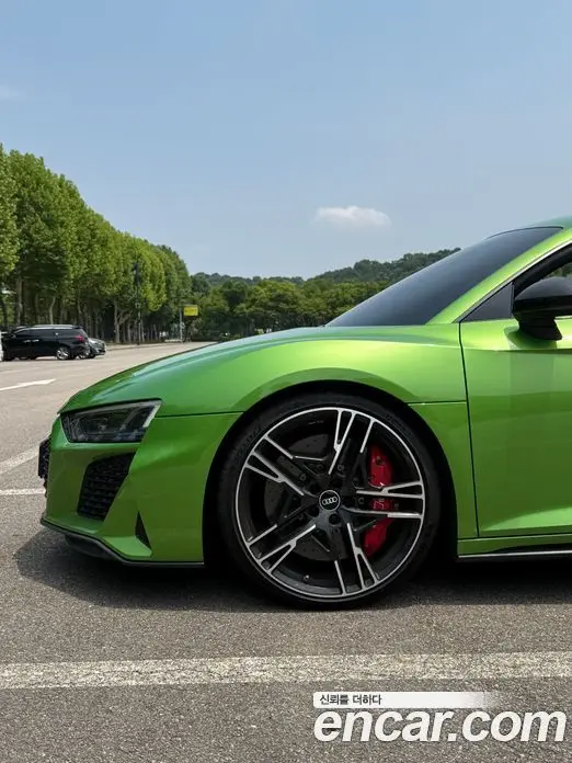 Audi R8 2021 5.2 автомат (гидро), фото 6 Audi R8 2021 5.2 автомат (гидро), фото 6