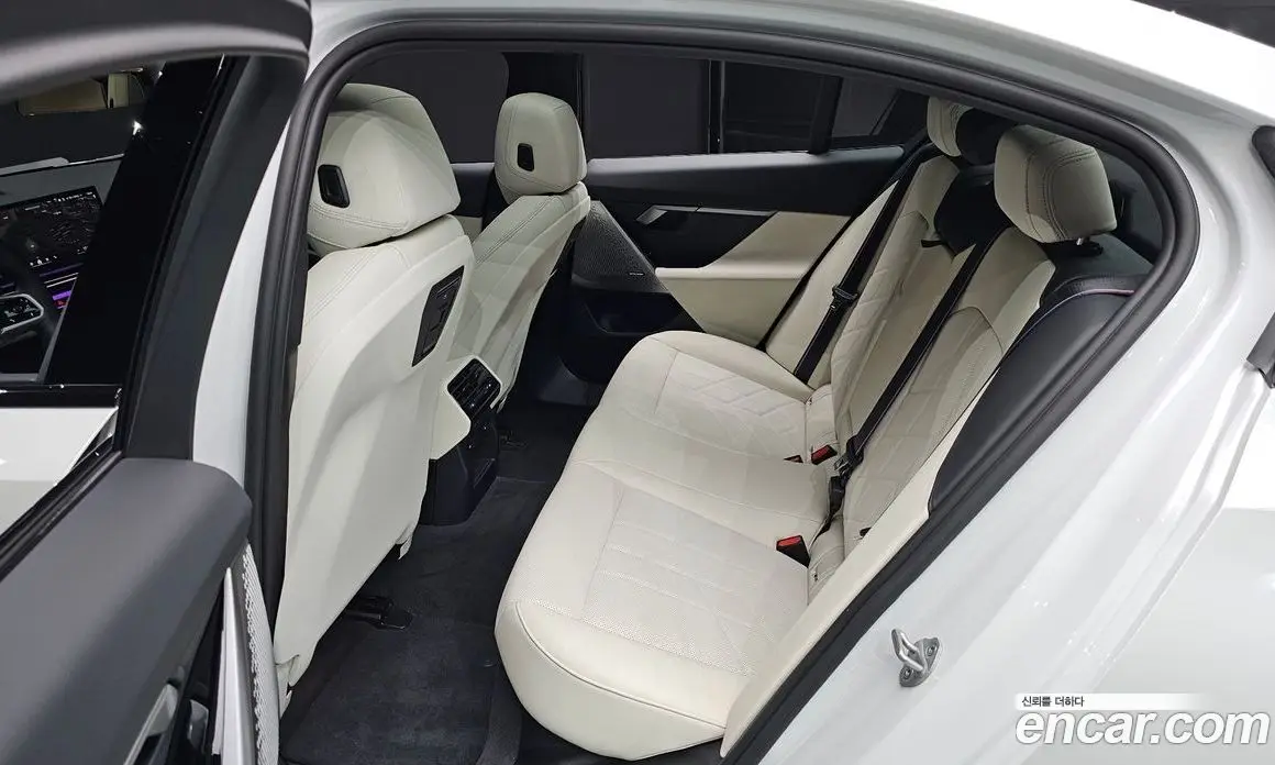 BMW 5 серия 2025 2.0 автомат (гидро), фото 16 BMW 5 серия 2025 2.0 автомат (гидро), фото 16