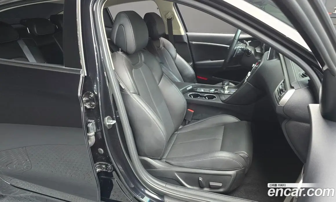 Genesis G70 2021 2.0 автомат (гидро), фото 12 Genesis G70 2021 2.0 автомат (гидро), фото 12