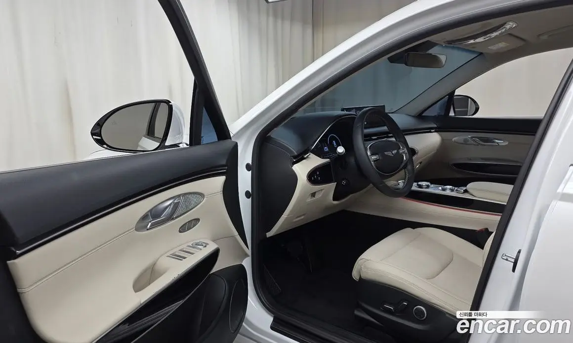 Genesis GV70 2021 2.5 автомат (гидро), фото 12 Genesis GV70 2021 2.5 автомат (гидро), фото 12