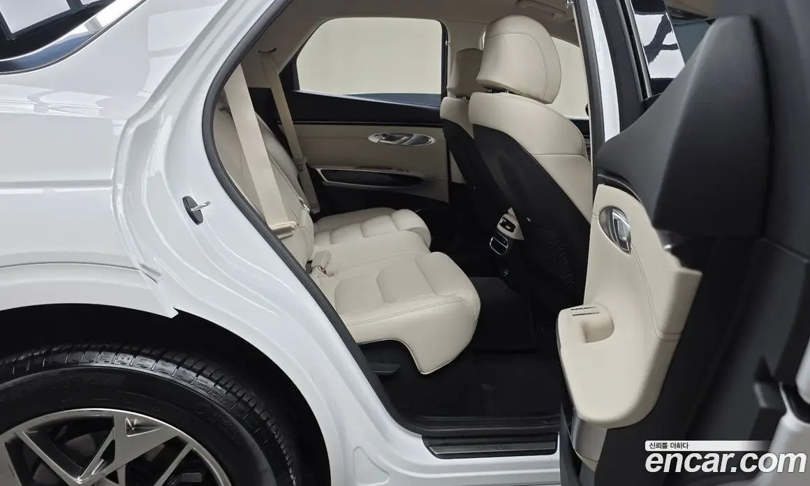 Genesis GV70 2021 2.5 автомат (гидро), фото 16 Genesis GV70 2021 2.5 автомат (гидро), фото 16