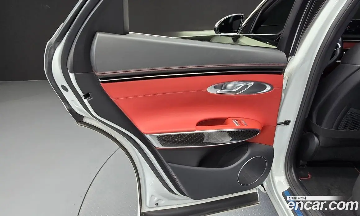 Genesis GV70 2022 2.5 автомат (гидро), фото 15 Genesis GV70 2022 2.5 автомат (гидро), фото 15