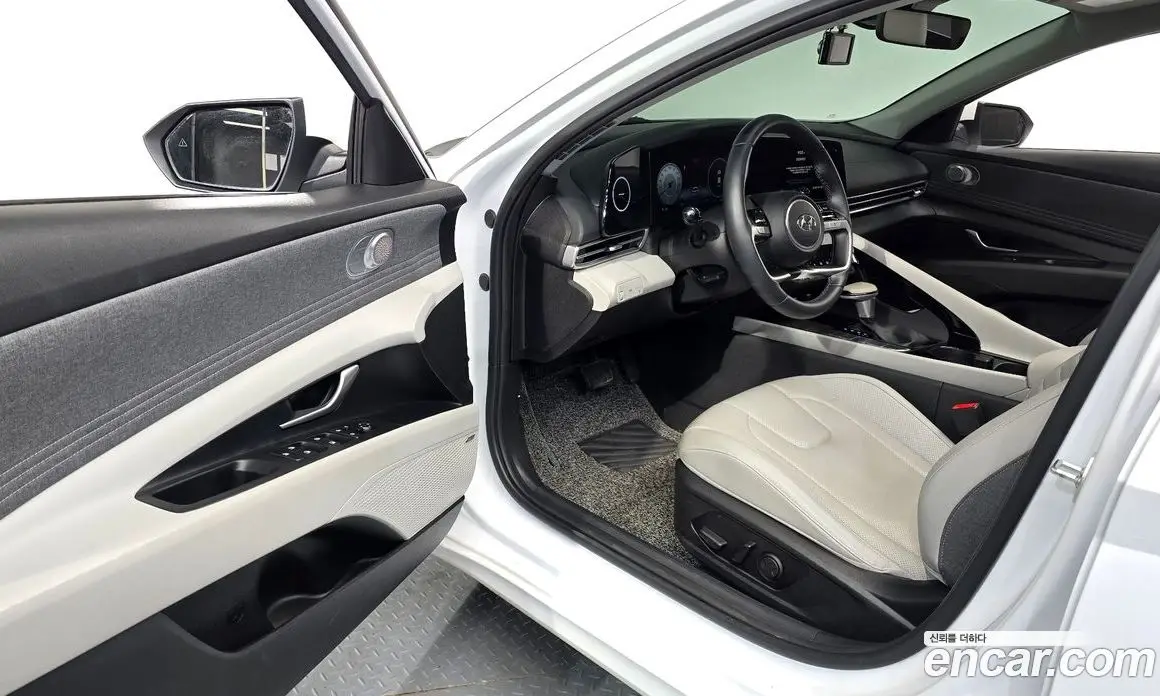 Hyundai Avante 2022 1.6 автомат (гидро), фото 13