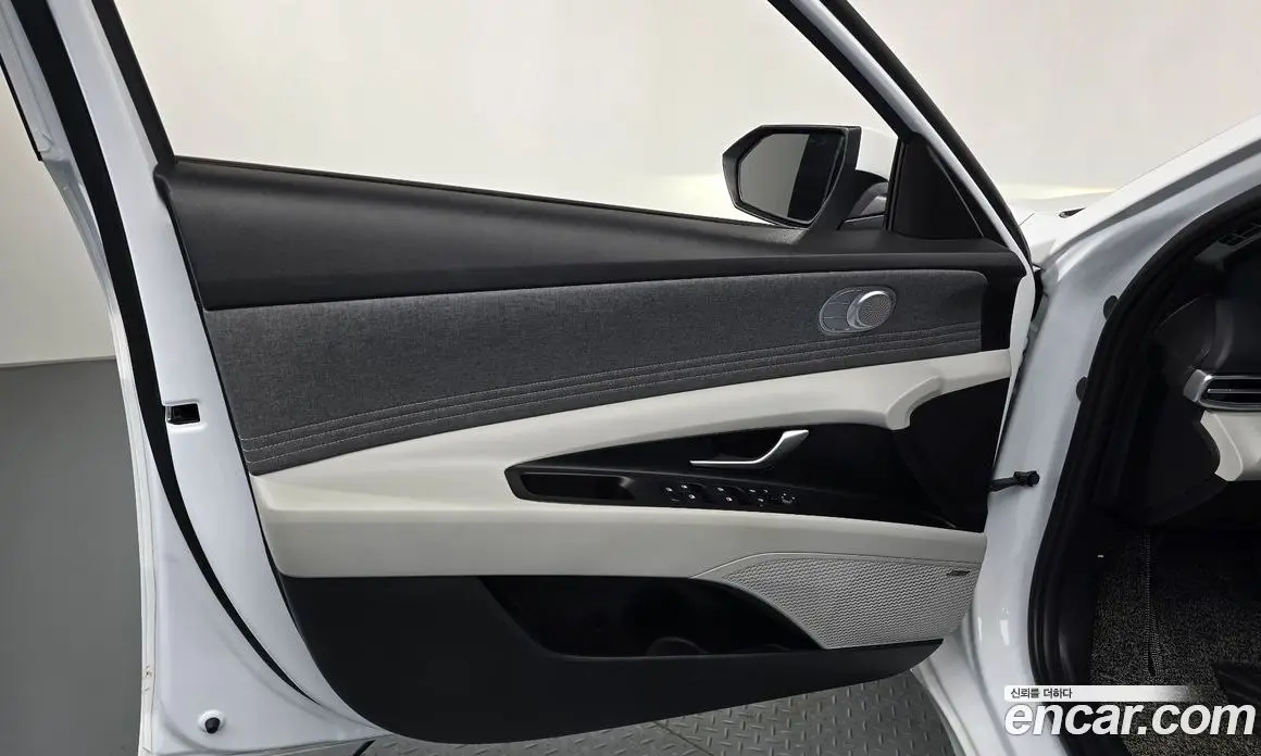 Hyundai Avante 2022 1.6 автомат (гидро), фото 14