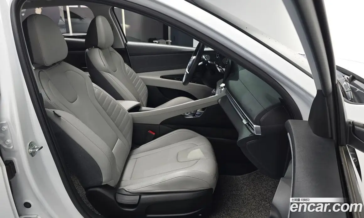Hyundai Avante 2022 1.6 автомат (гидро), фото 16