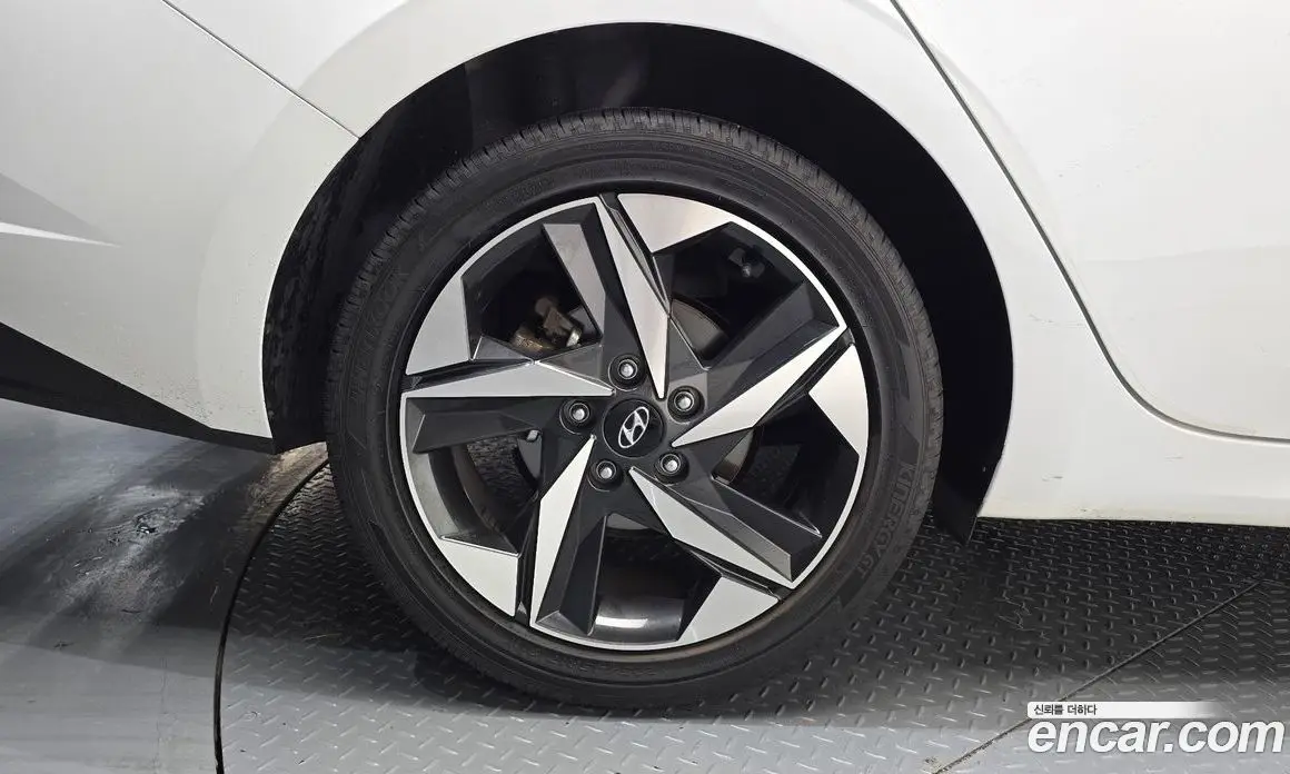 Hyundai Avante 2022 1.6 автомат (гидро), фото 5