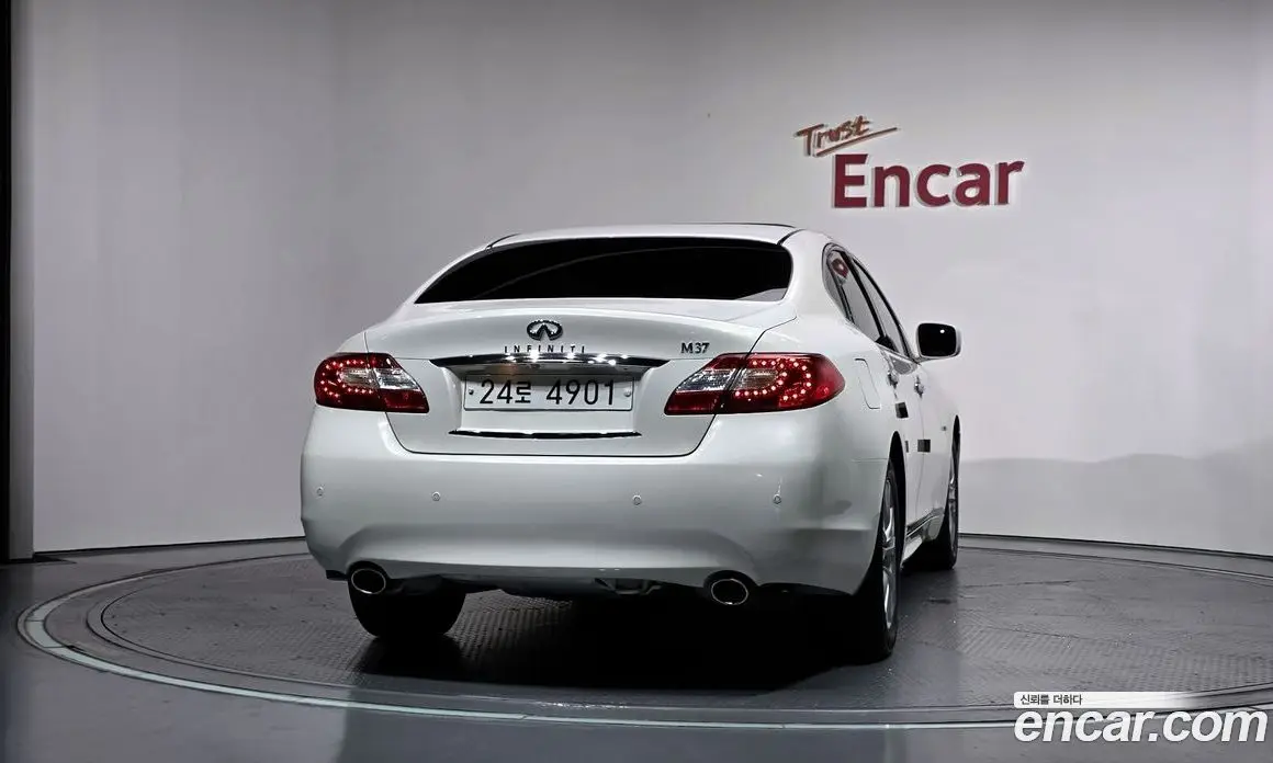 Infiniti M 2011 3.7 автомат (гидро), фото 4 Infiniti M 2011 3.7 автомат (гидро), фото 4