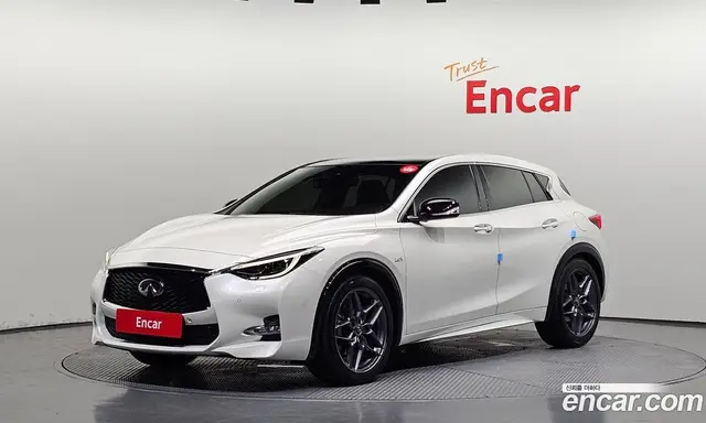 Infiniti Q30, 2017, 35 056 км Infiniti Q30, 2017, 35 056 км