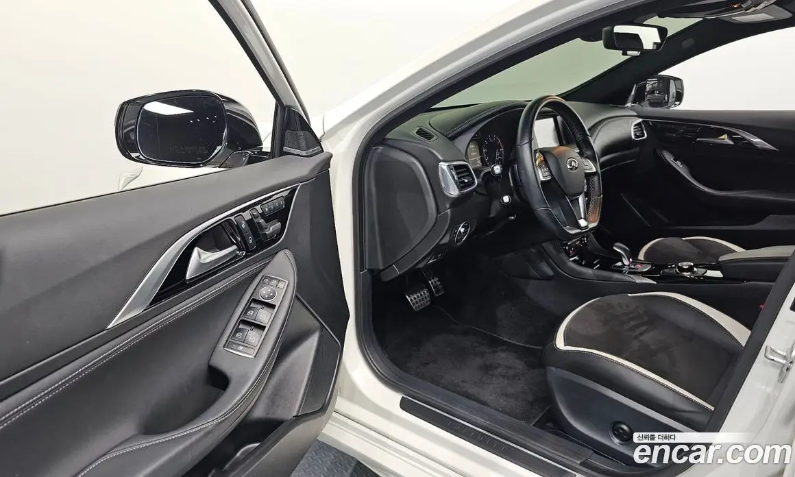 Infiniti Q30 2017 2.0 автомат (гидро), фото 13 Infiniti Q30 2017 2.0 автомат (гидро), фото 13
