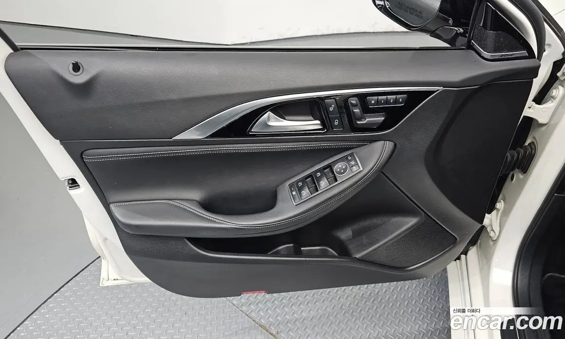 Infiniti Q30 2017 2.0 автомат (гидро), фото 14 Infiniti Q30 2017 2.0 автомат (гидро), фото 14